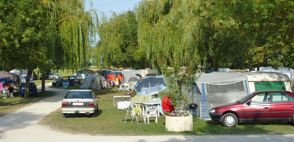 Emplacements caravane, camping car, tente : 100 m2 location emplacements campings Royan 17 charente maritime
